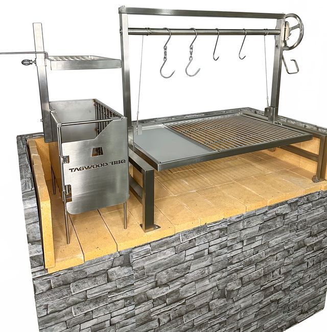 Tagwood Built-in Santa Maria Style Grill (656 sq. in.)