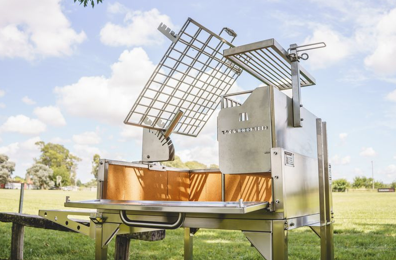 Tagwood Santa Maria Style Clamp Grill with Firebox