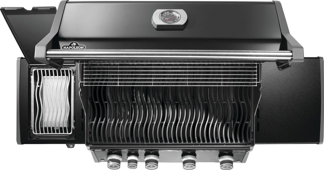 Napoleon Rogue® PRO 525 with Premium Black Finish & Infrared Side Burner