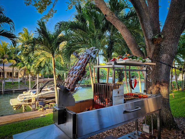 Tagwood Freestanding Santa Maria Style Grill
